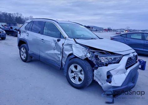 2021 Toyota Rav4 Xle z USA, uszkodzony, nr VIN 2T3W1RFV6MC149563